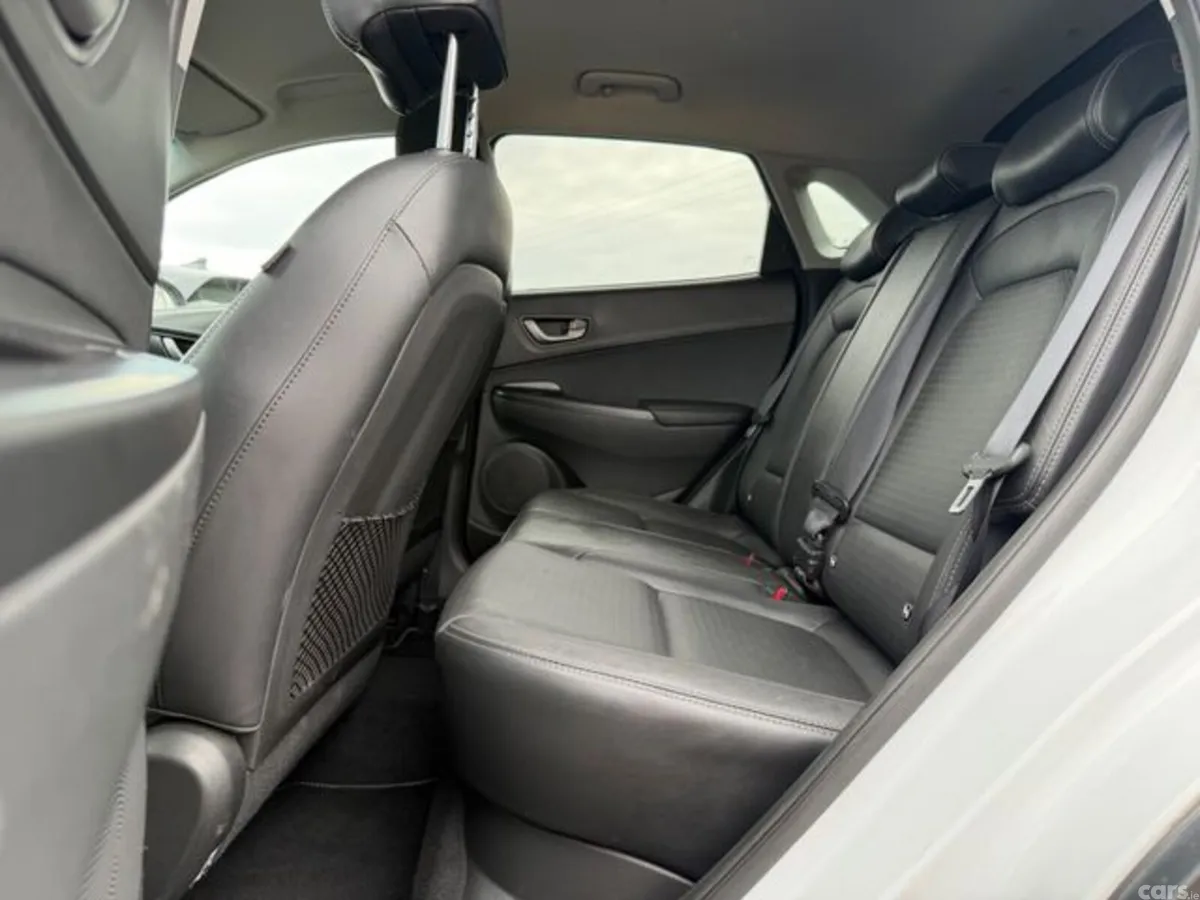 Hyundai KONA MPV, Petrol, 2021, White