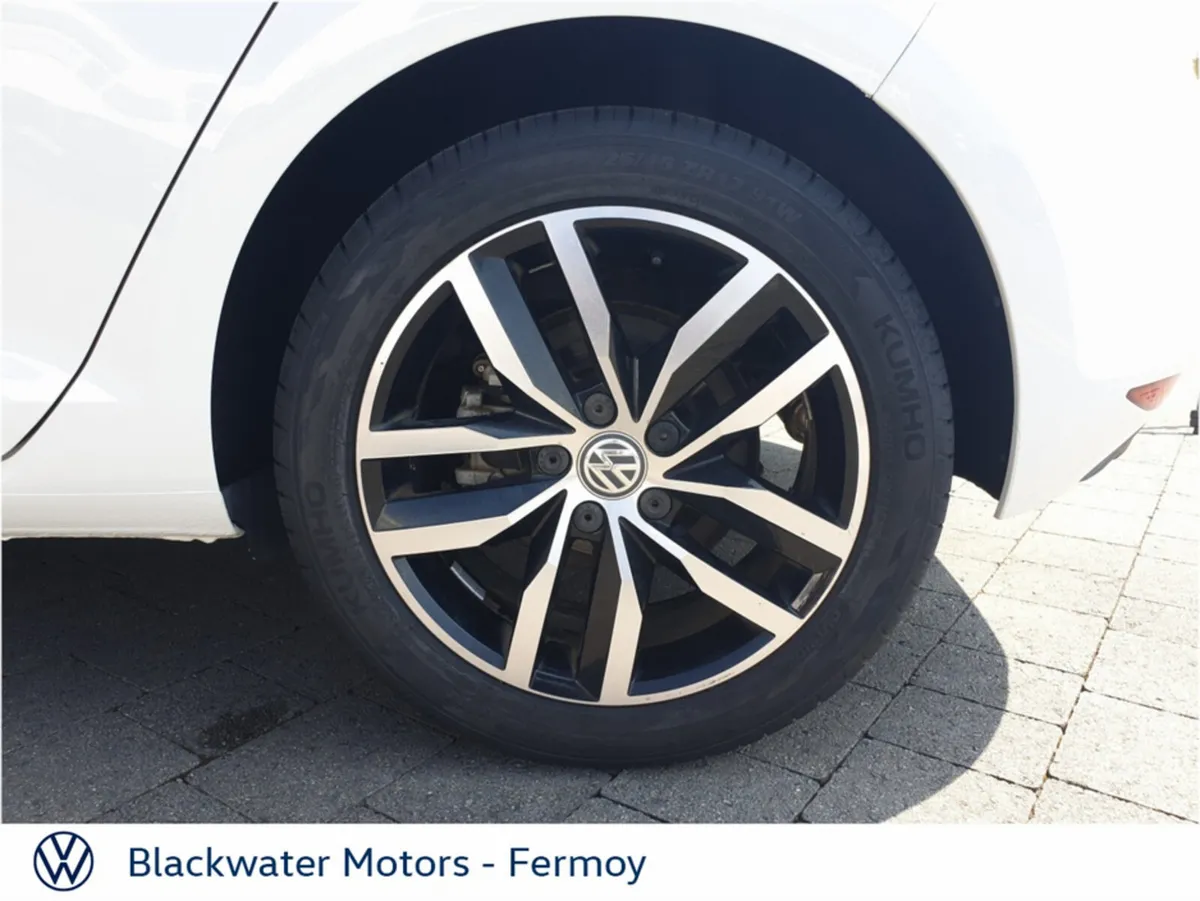 Volkswagen Golf Hatchback, Petrol, 2017, White