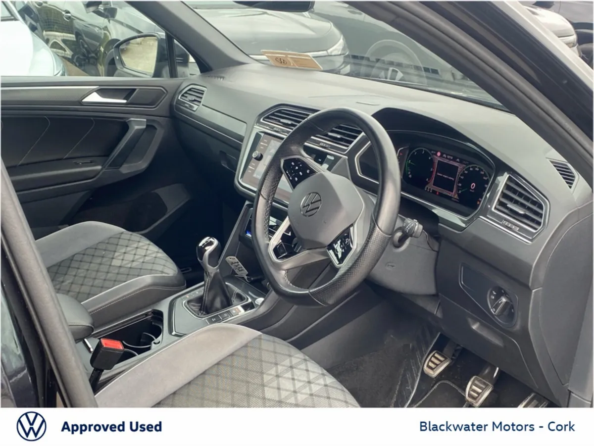 Volkswagen Tiguan Hatchback, Diesel, 2023, Black