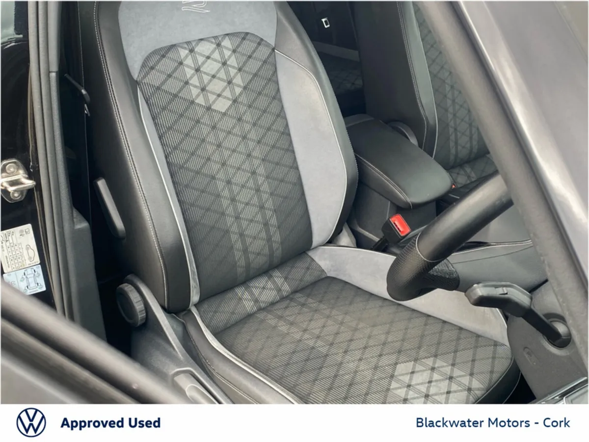 Volkswagen Tiguan Hatchback, Diesel, 2023, Black