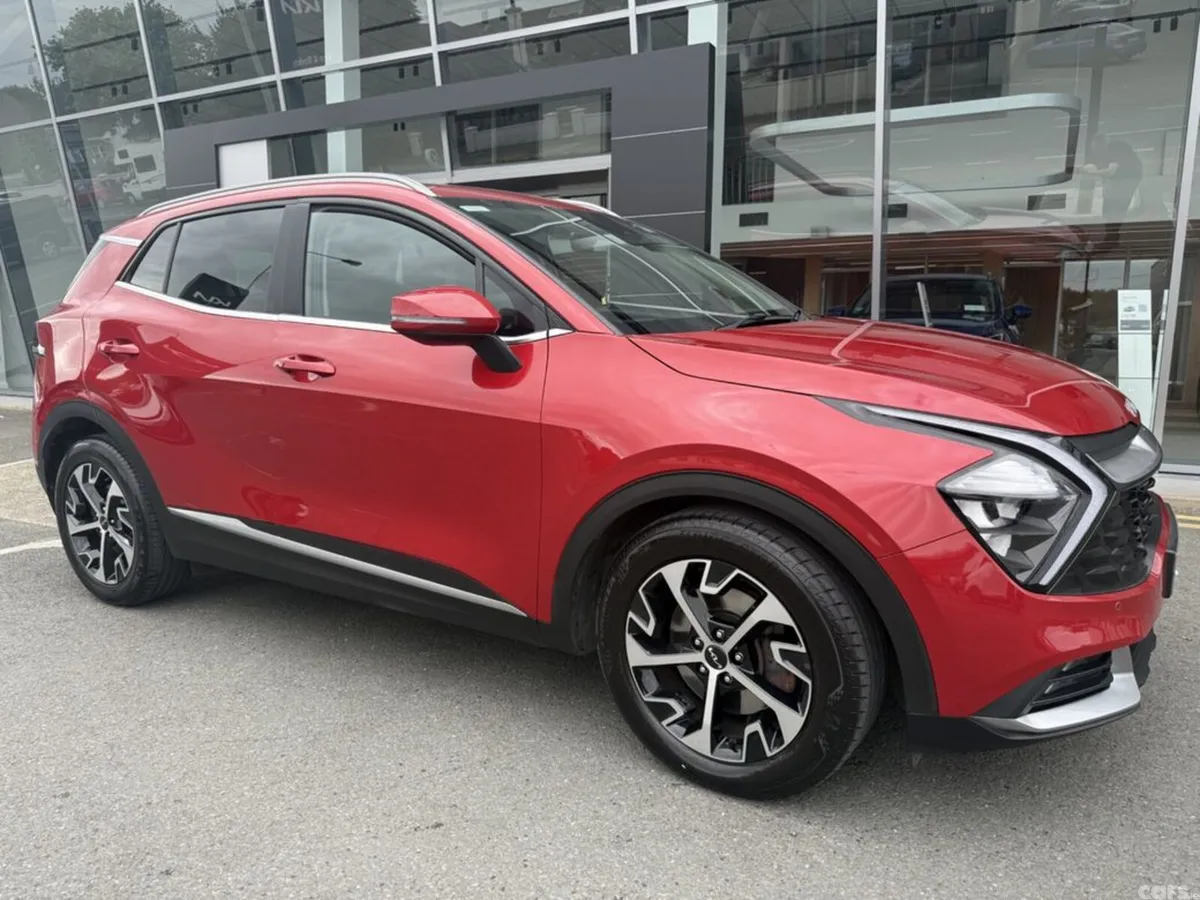 Kia Sportage MPV, Diesel Hybrid, 2023, Red