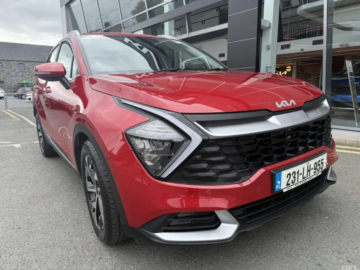 Kia Sportage MPV, Diesel Hybrid, 2023, Red