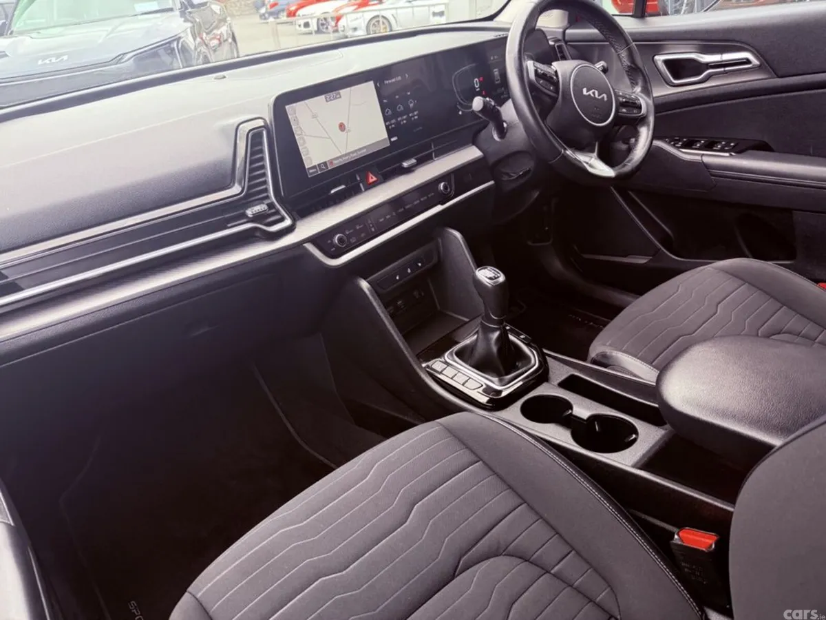 Kia Sportage MPV, Diesel Hybrid, 2023, Red