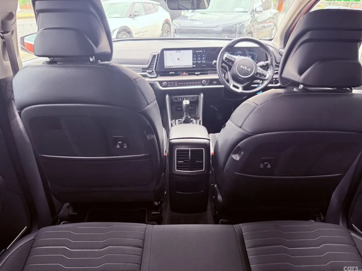 Kia Sportage MPV, Diesel Hybrid, 2023, Red
