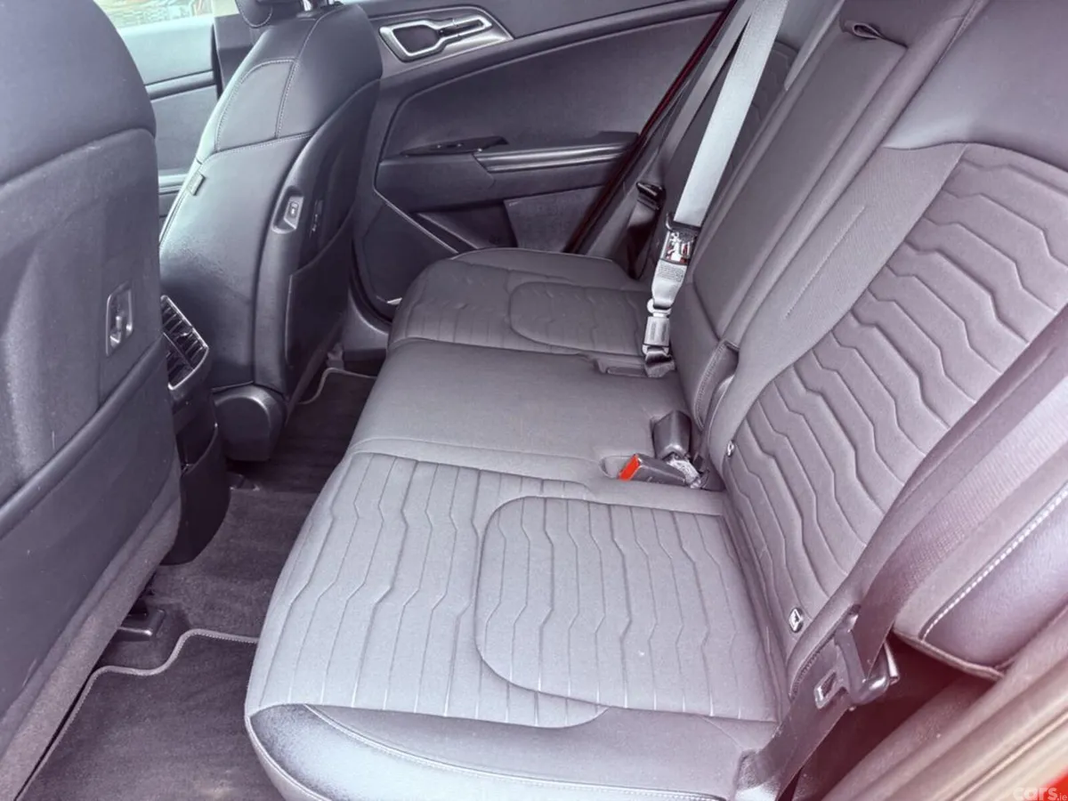 Kia Sportage MPV, Diesel Hybrid, 2023, Red