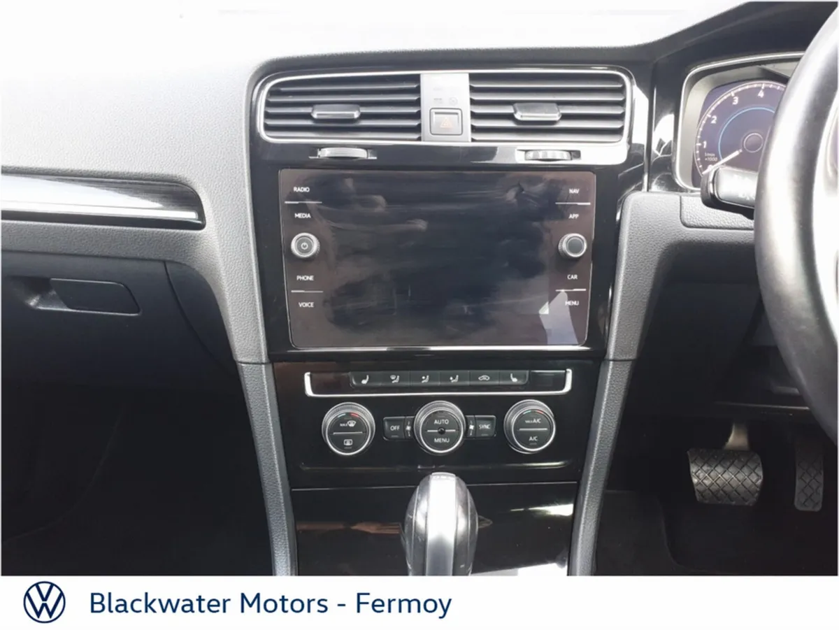 Volkswagen Golf Estate, Petrol, 2019, Red