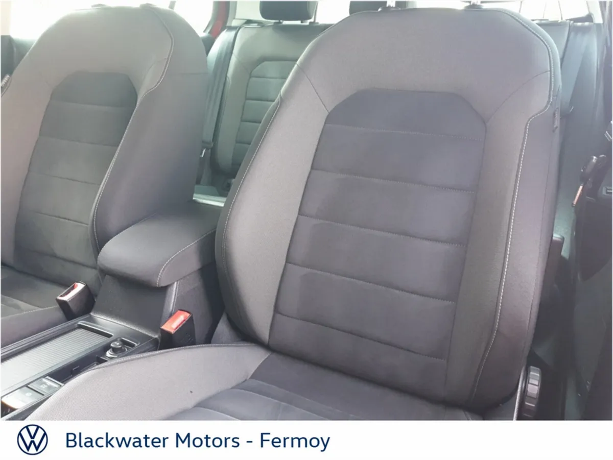 Volkswagen Golf Estate, Petrol, 2019, Red