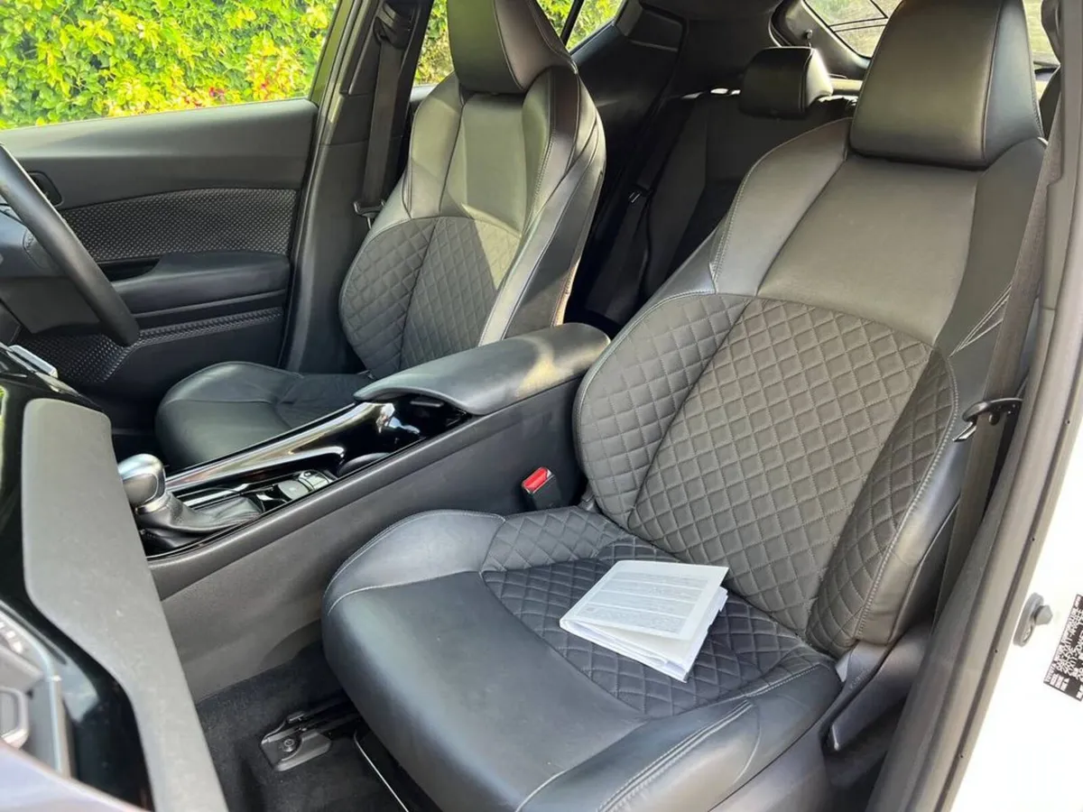Toyota C-HR SUV, Petrol Hybrid, 2021, White