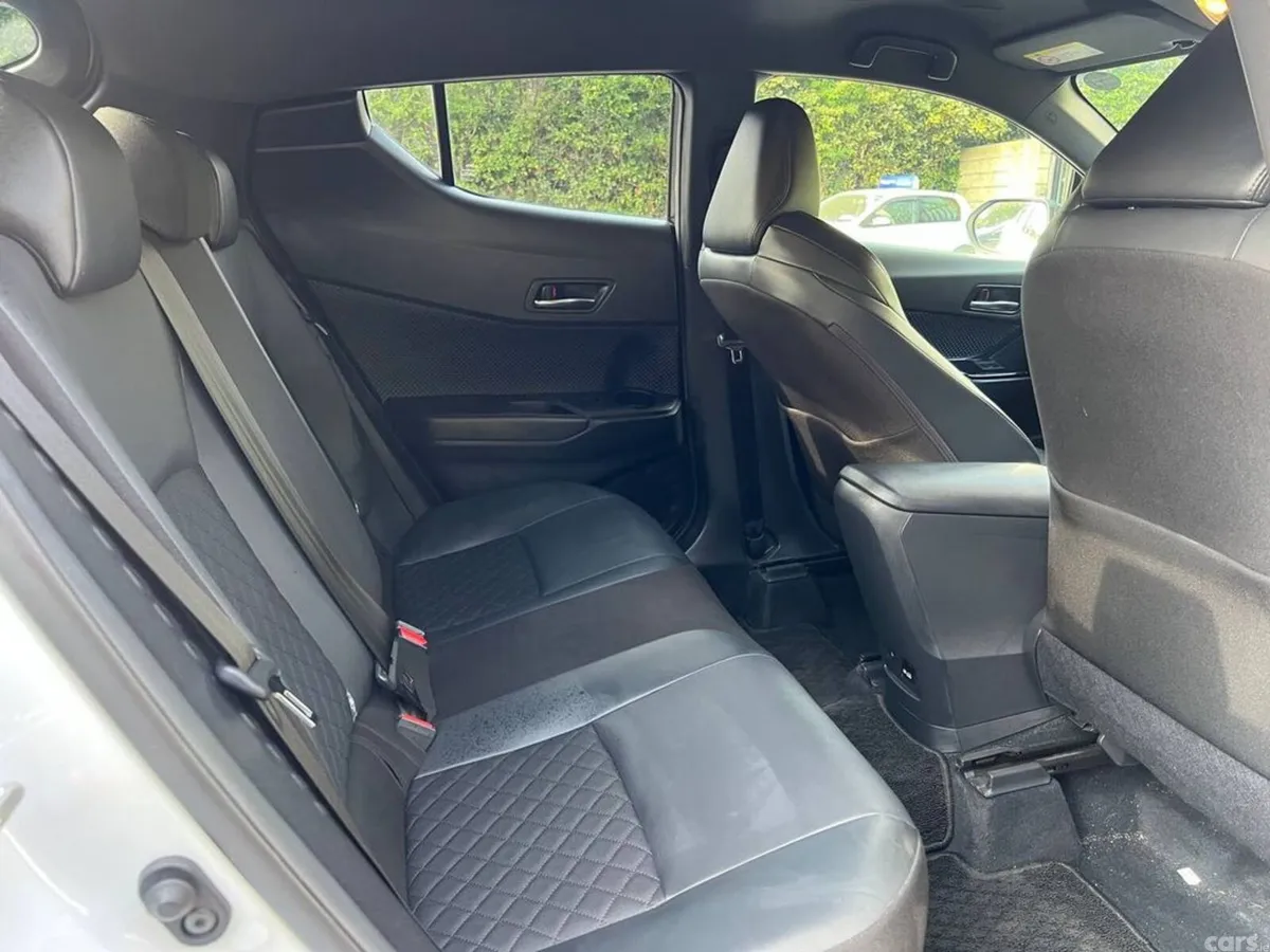 Toyota C-HR SUV, Petrol Hybrid, 2021, White