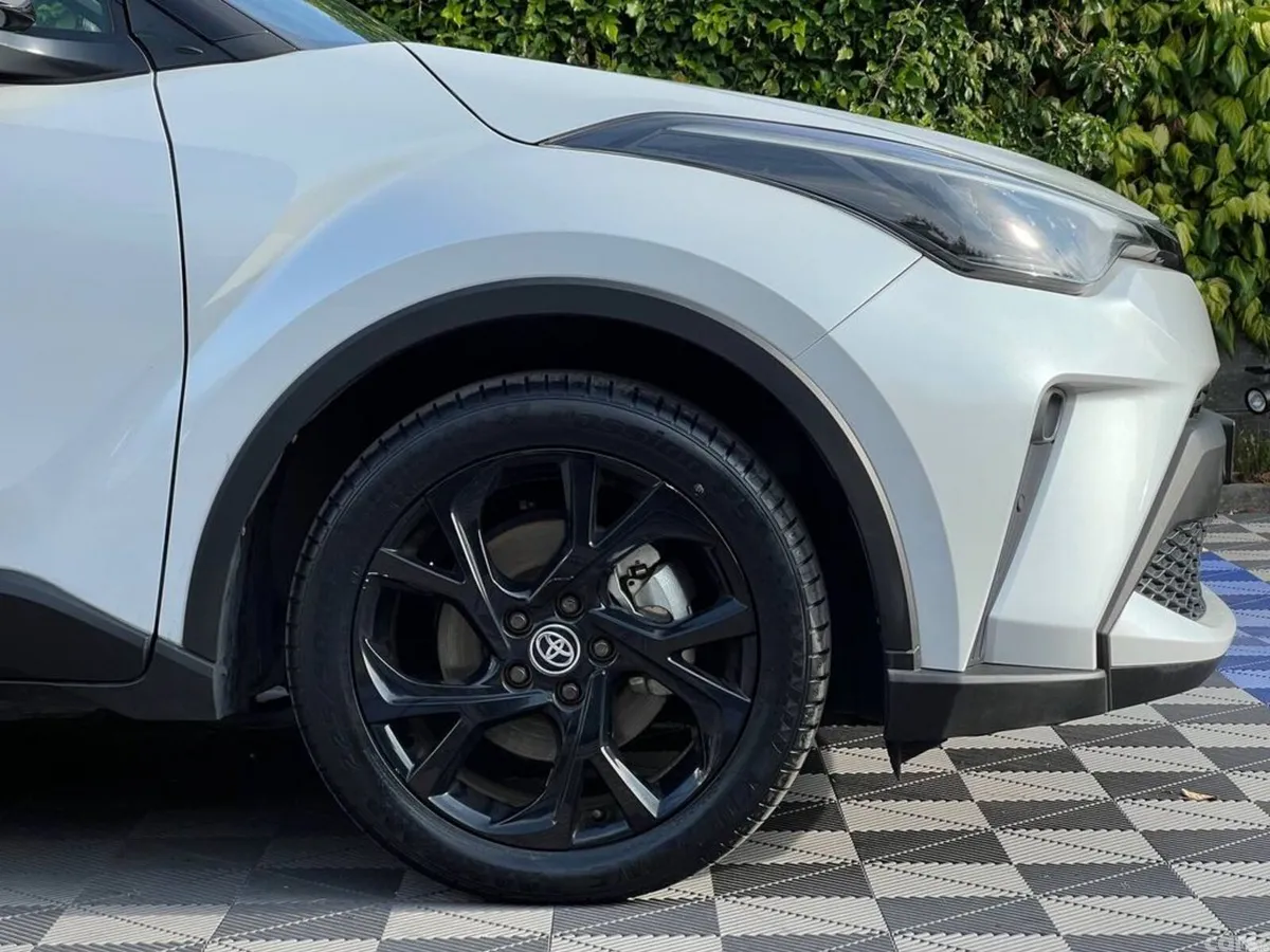 Toyota C-HR SUV, Petrol Hybrid, 2021, White