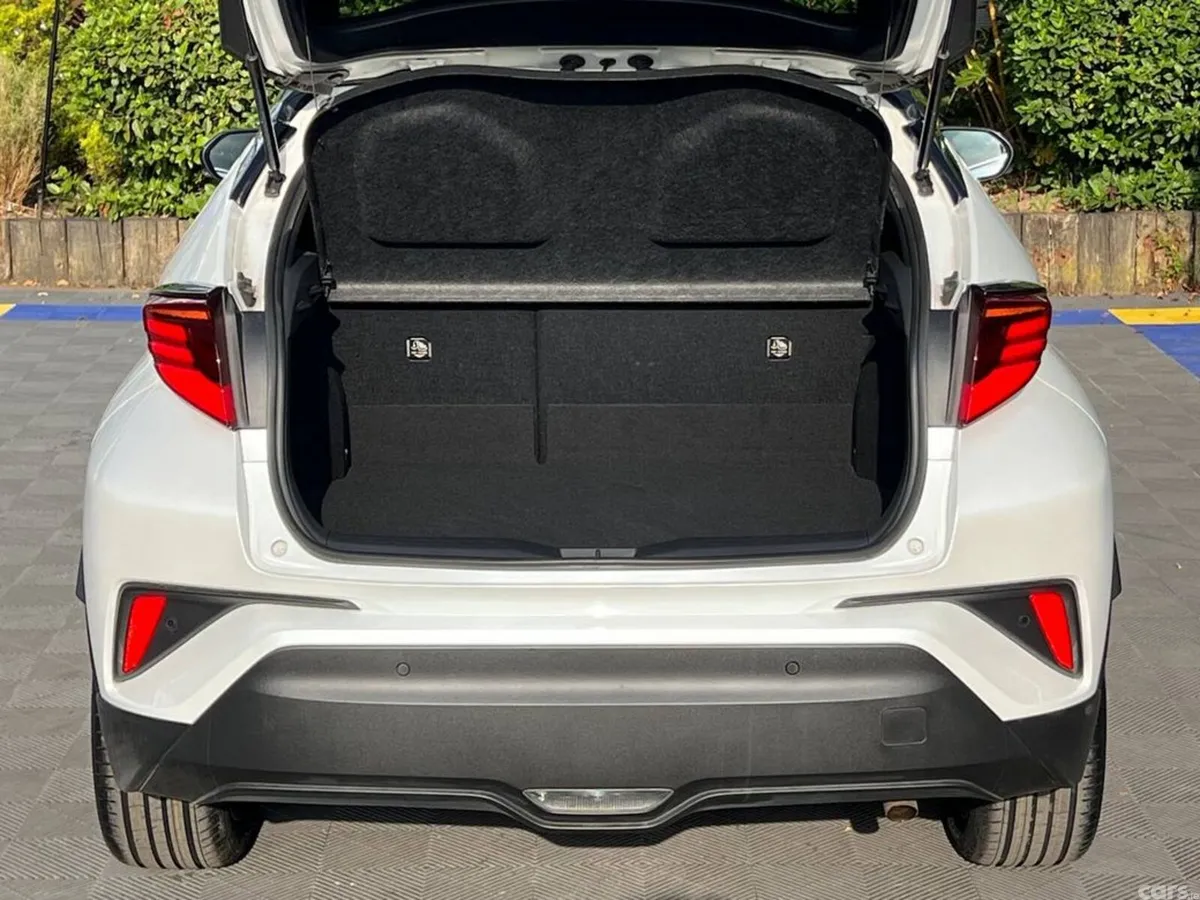 Toyota C-HR SUV, Petrol Hybrid, 2021, White