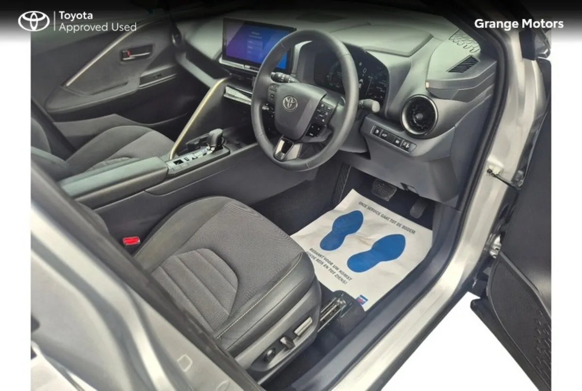 Toyota C-HR SUV, Petrol Hybrid, 2024, Silver