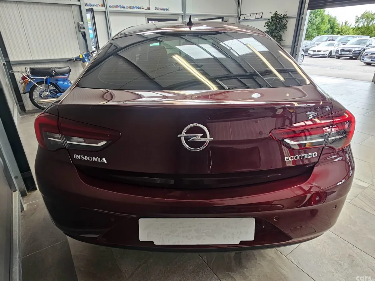 Opel Insignia Hatchback, Diesel, 2019, Red