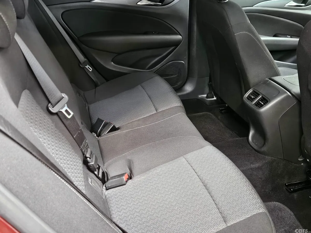 Opel Insignia Hatchback, Diesel, 2019, Red
