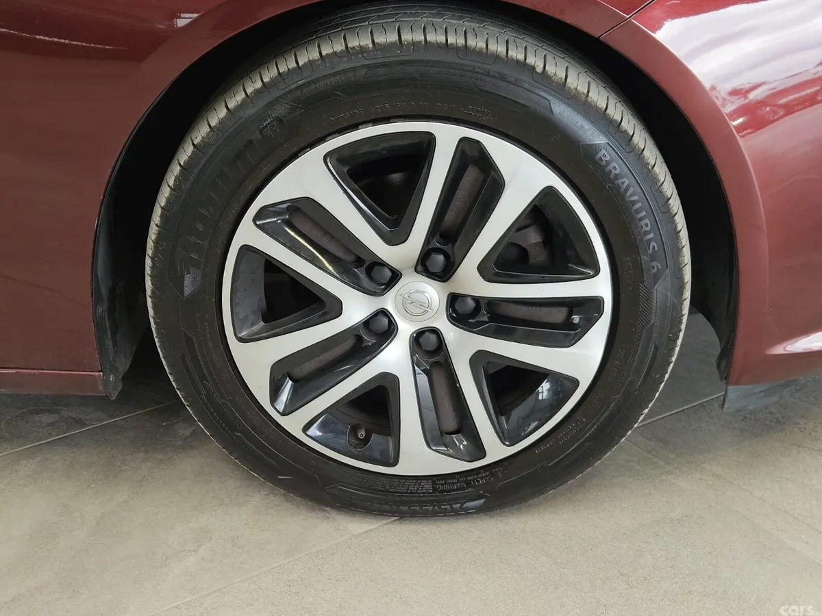 Opel Insignia Hatchback, Diesel, 2019, Red