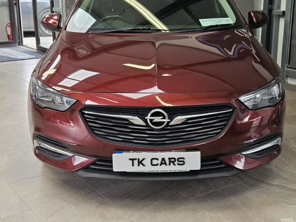 Opel Insignia Hatchback, Diesel, 2019, Red