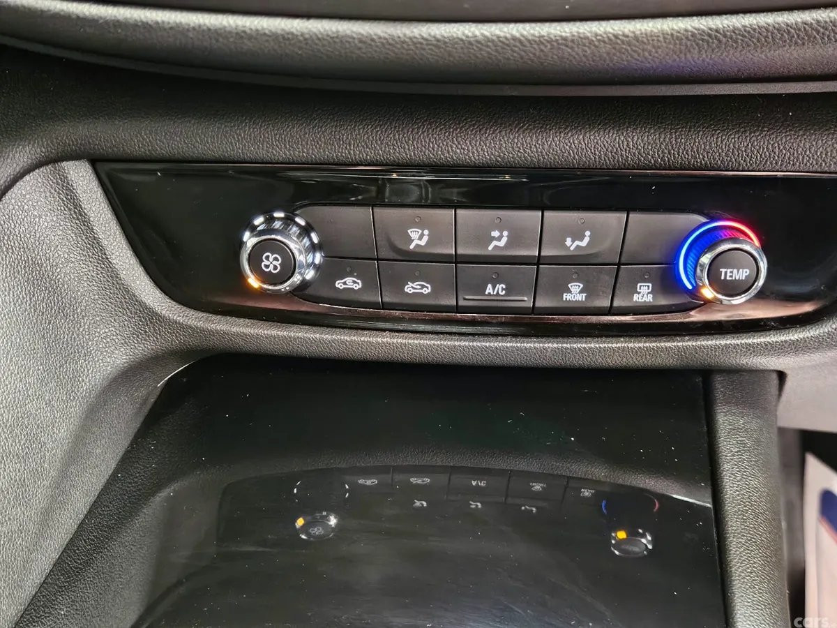 Opel Insignia Hatchback, Diesel, 2019, Red