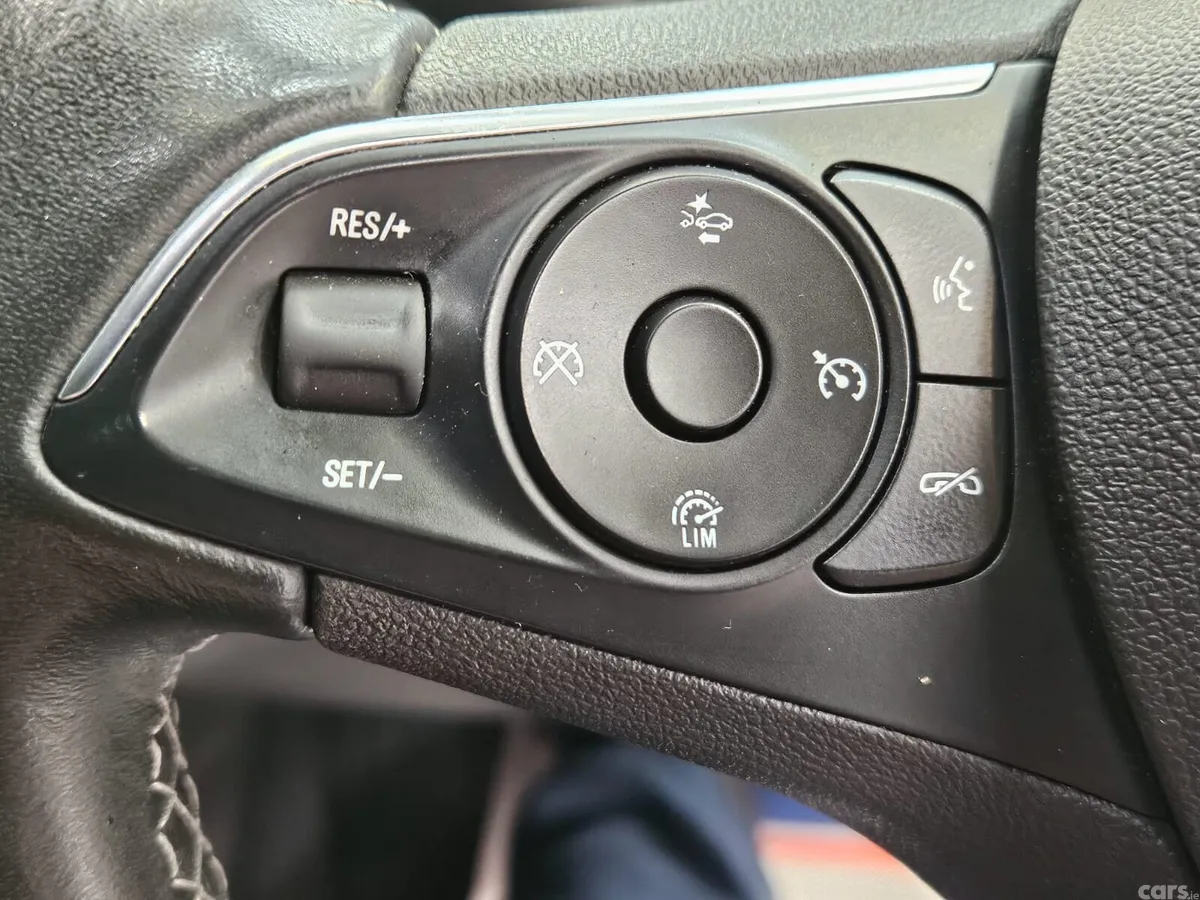 Opel Insignia Hatchback, Diesel, 2019, Red