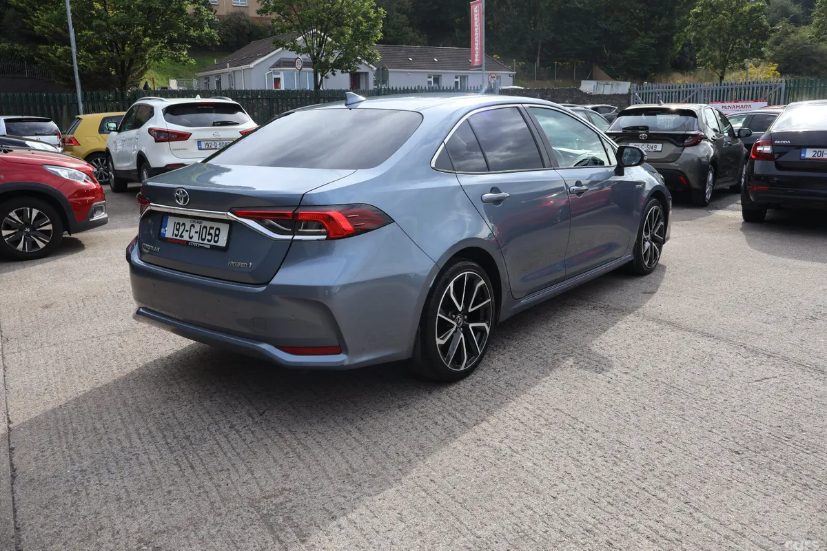 Toyota Corolla Saloon, Petrol Hybrid, 2019, Grey