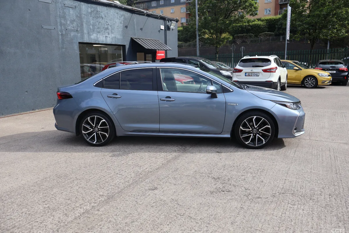 Toyota Corolla Saloon, Petrol Hybrid, 2019, Grey