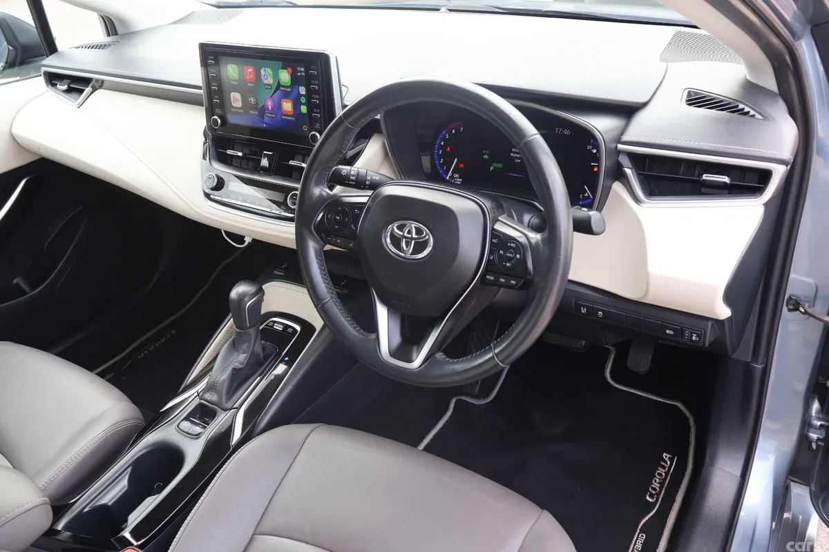 Toyota Corolla Saloon, Petrol Hybrid, 2019, Grey