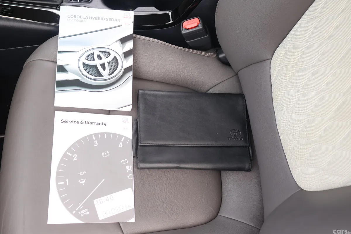 Toyota Corolla Saloon, Petrol Hybrid, 2019, Grey