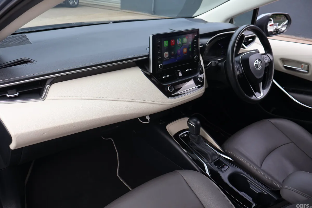 Toyota Corolla Saloon, Petrol Hybrid, 2019, Grey