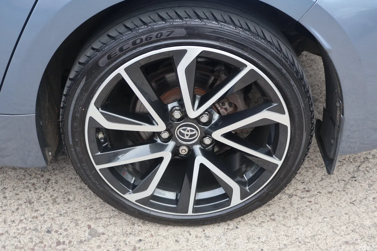 Toyota Corolla Saloon, Petrol Hybrid, 2019, Grey