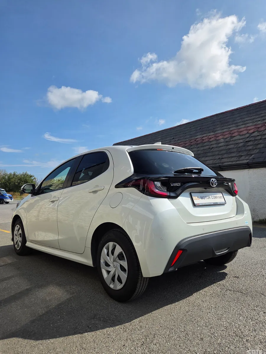 Toyota Yaris Hatchback, Petrol, 2021, White