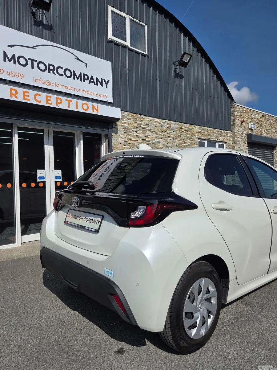 Toyota Yaris Hatchback, Petrol, 2021, White