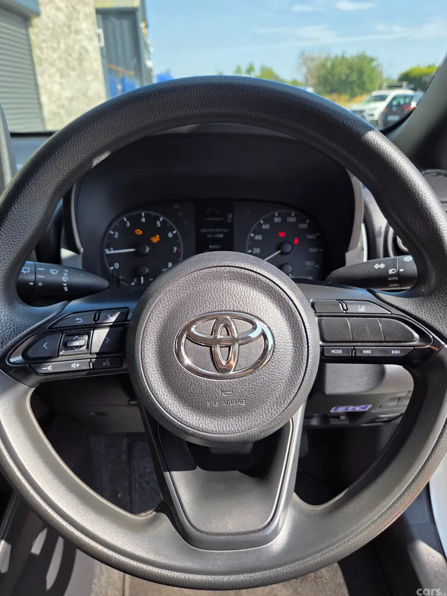Toyota Yaris Hatchback, Petrol, 2021, White