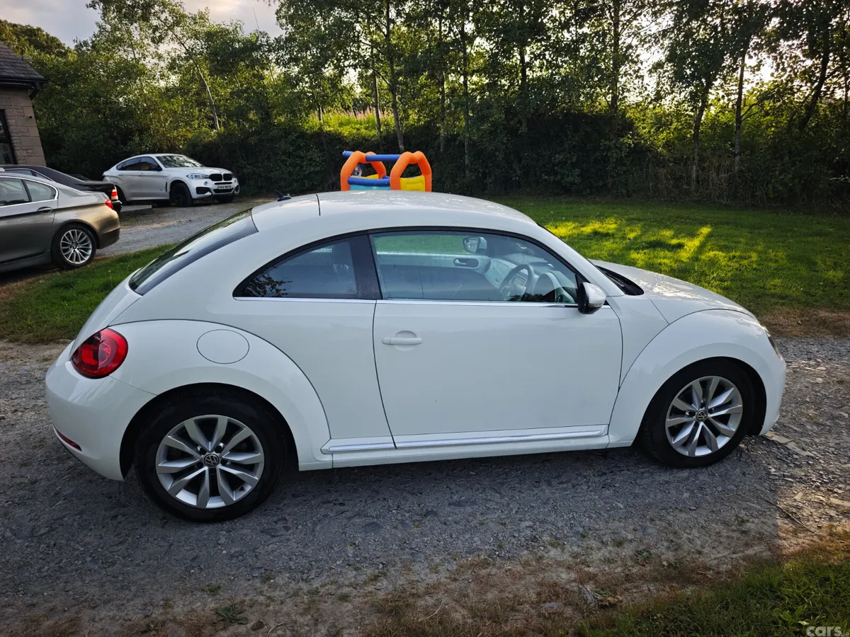 Volkswagen Beetle Hatchback, Petrol, 2012, White