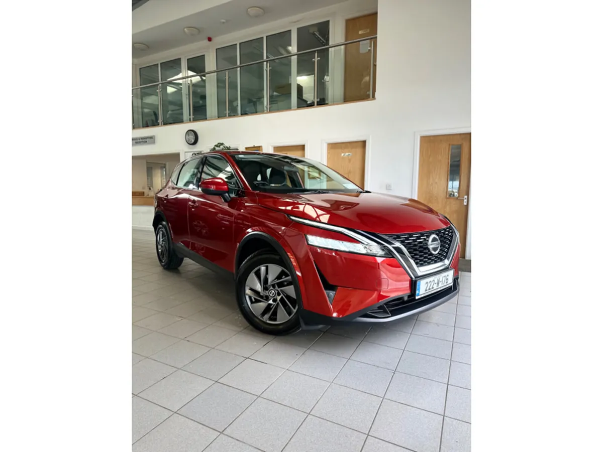 Nissan Qashqai MPV, Petrol, 2022, Red
