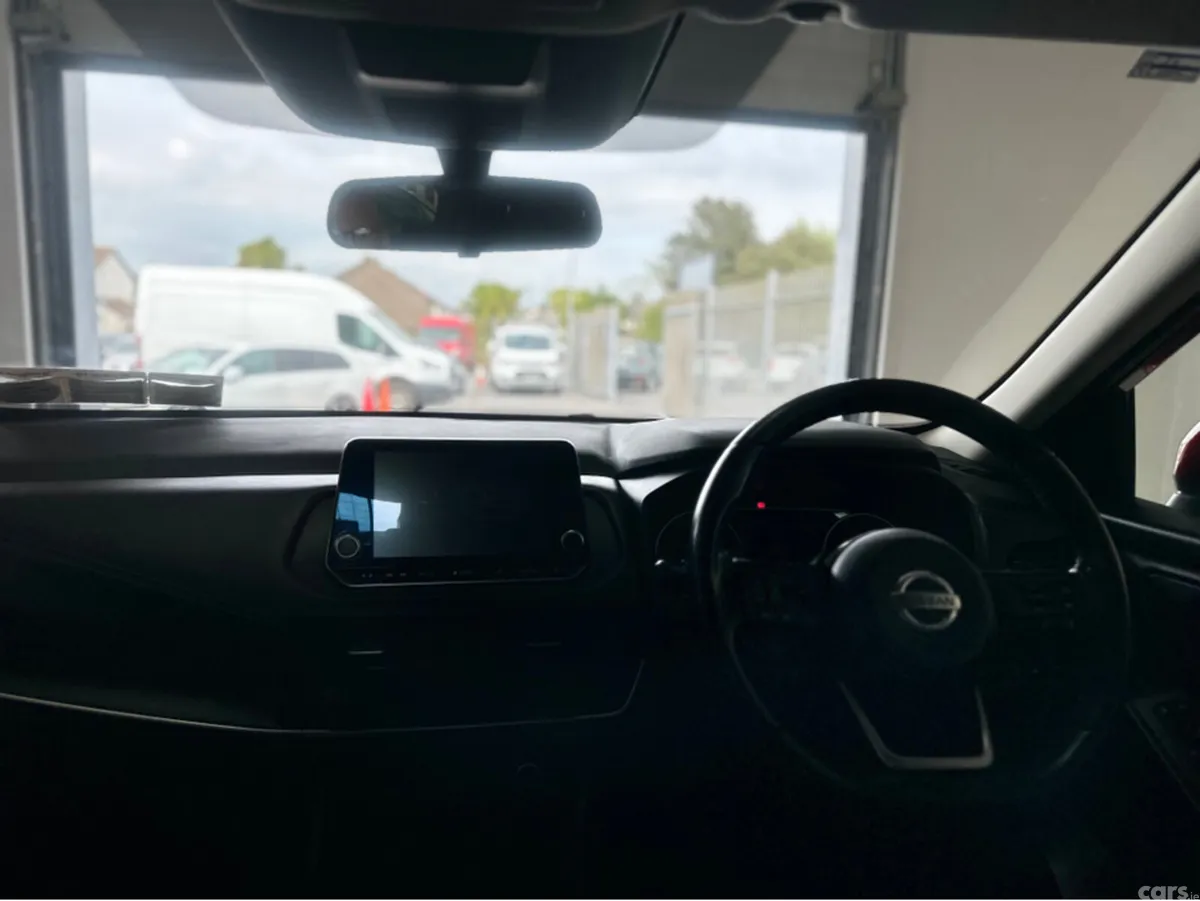 Nissan Qashqai MPV, Petrol, 2022, Red