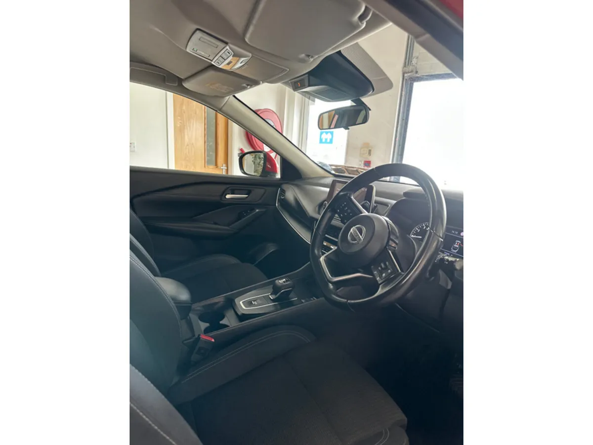 Nissan Qashqai MPV, Petrol, 2022, Red