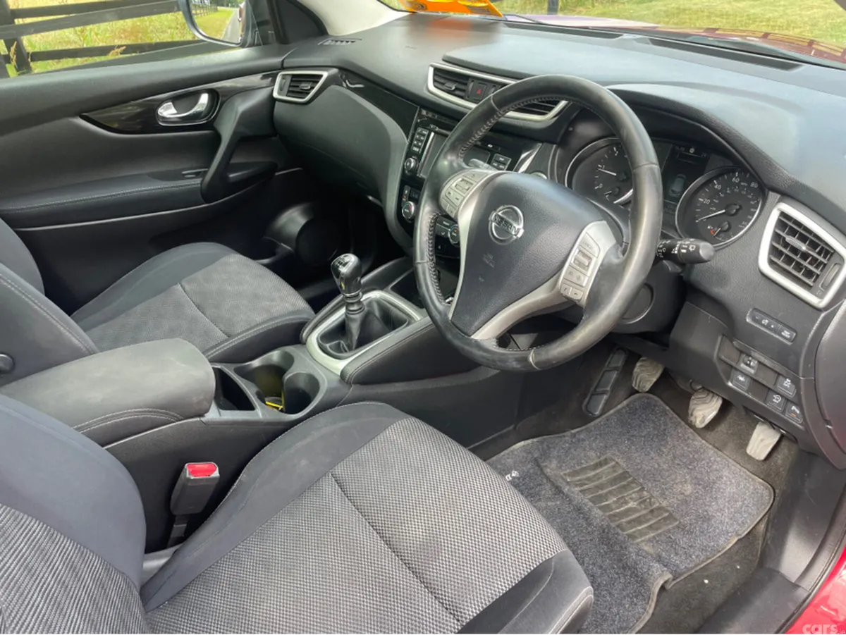 Nissan Qashqai MPV, Diesel, 2015, Red