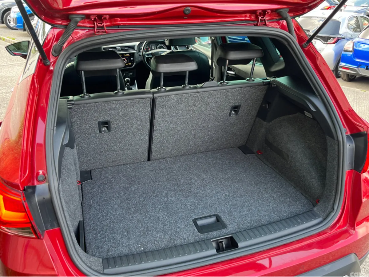 SEAT Arona SUV, Diesel, 2018, Red