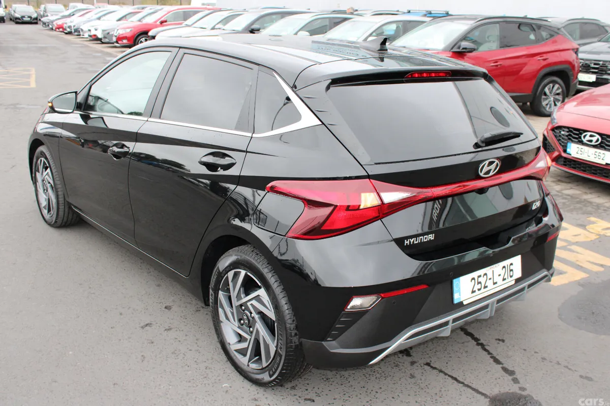Hyundai i20 Hatchback, Petrol, 2025, Black