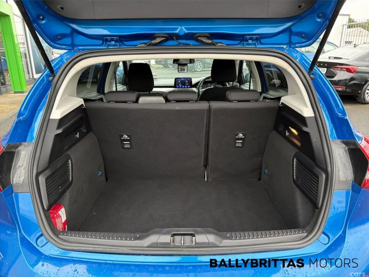 Ford Focus Hatchback, Diesel, 2020, Blue