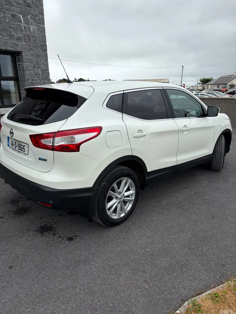 Nissan Qashqai Hatchback, Diesel, 2014, White
