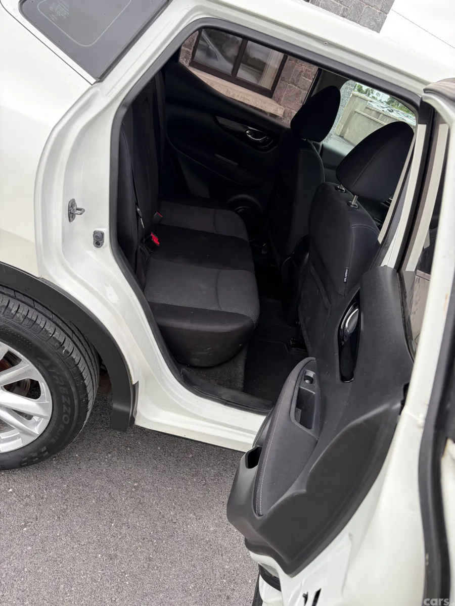 Nissan Qashqai Hatchback, Diesel, 2014, White
