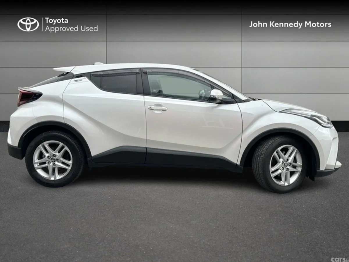Toyota C-HR SUV, Petrol Hybrid, 2023, White