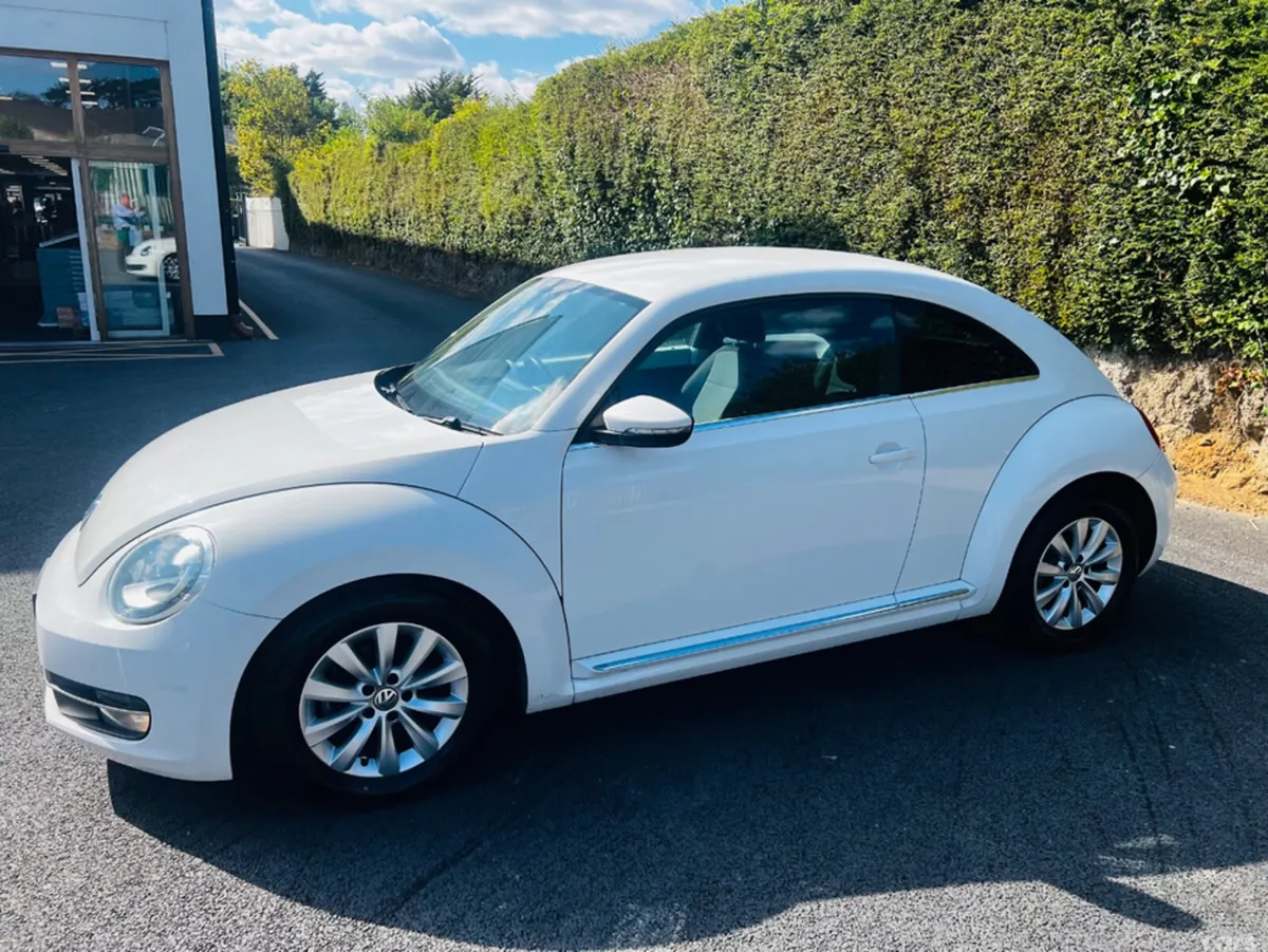 Volkswagen Beetle Hatchback, Petrol, 2013, White