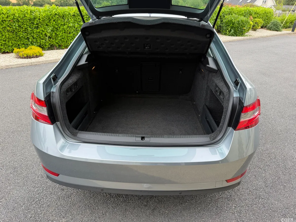 Skoda Superb Hatchback, Diesel, 2018, Grey