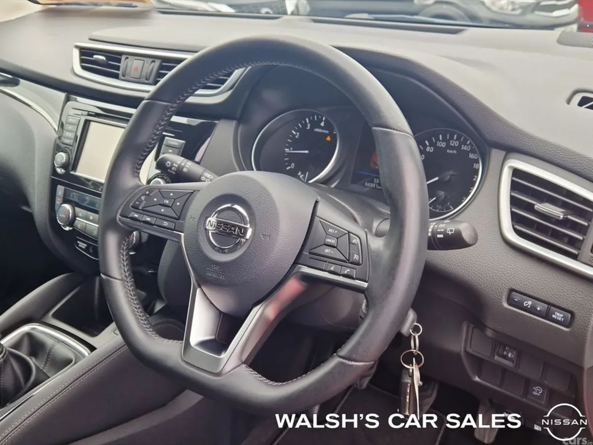 Nissan Qashqai SUV, Petrol, 2020, Red