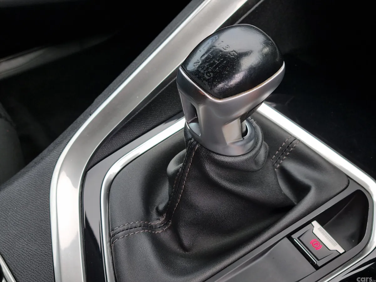 Peugeot 3008 SUV, Petrol, 2017, Black