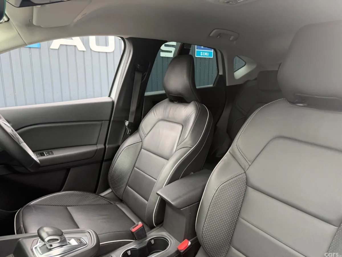 Renault Captur SUV, Petrol, 2021, White