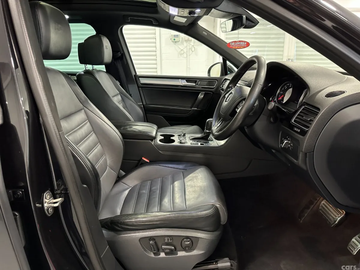 Volkswagen Touareg SUV, Diesel, 2016, Black
