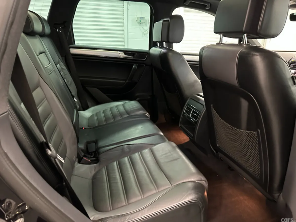 Volkswagen Touareg SUV, Diesel, 2016, Black