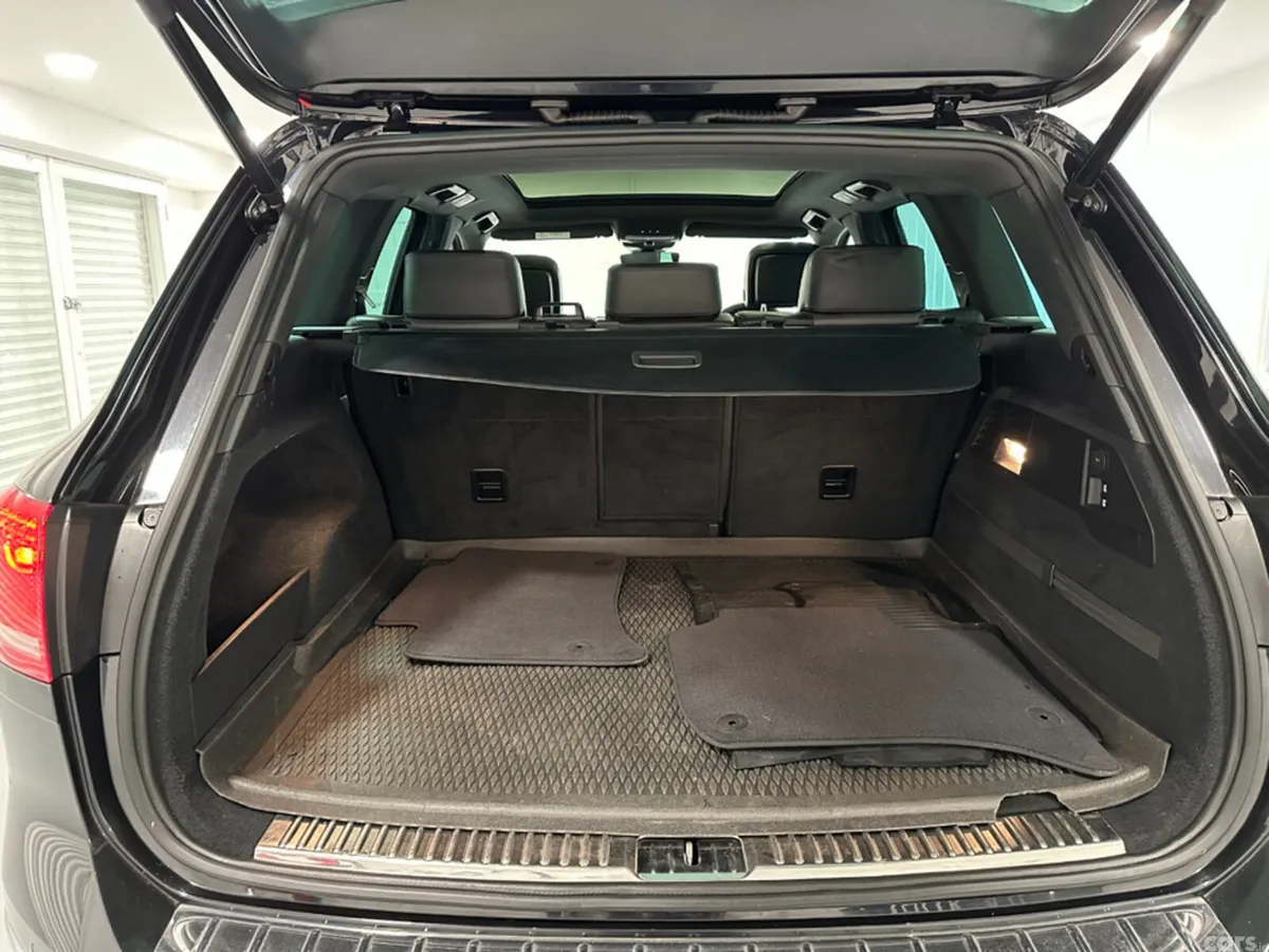 Volkswagen Touareg SUV, Diesel, 2016, Black